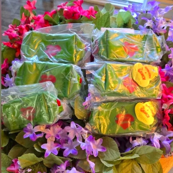 Makeup Nwtthe Grinch Mini Cosmetic Bag 1pc Poshmark